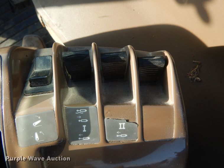 image for item IP9116 1997 John Deere 8100  MFWD tractor