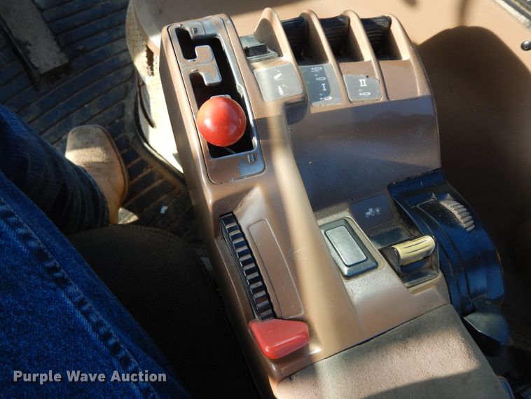 image for item IP9116 1997 John Deere 8100  MFWD tractor