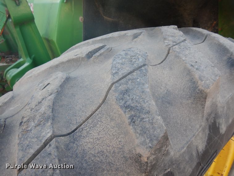 image for item IP9116 1997 John Deere 8100  MFWD tractor