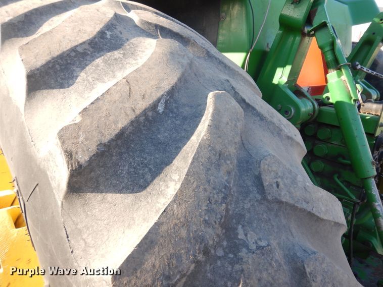 image for item IP9116 1997 John Deere 8100  MFWD tractor