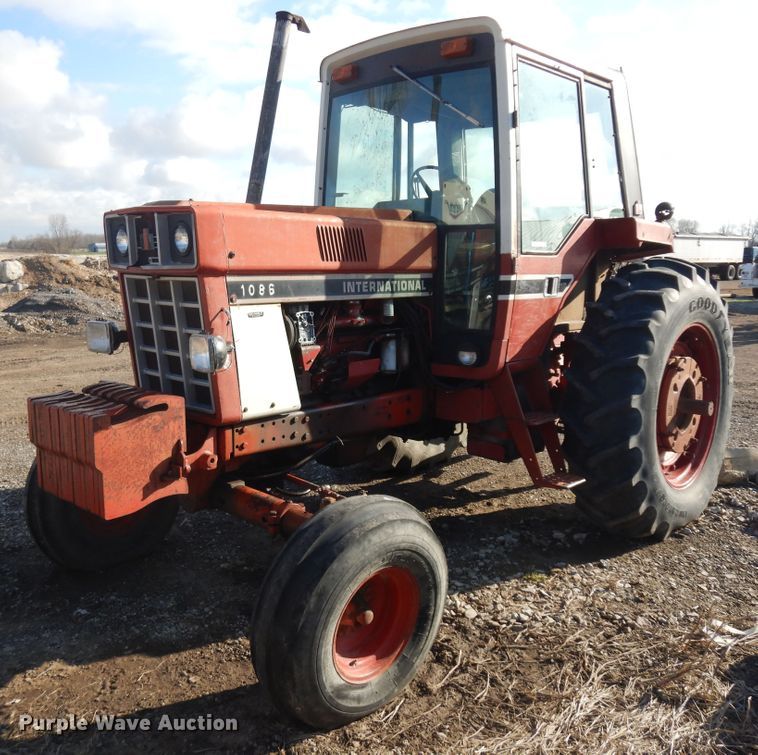 image for item IP9118 International 1086  tractor