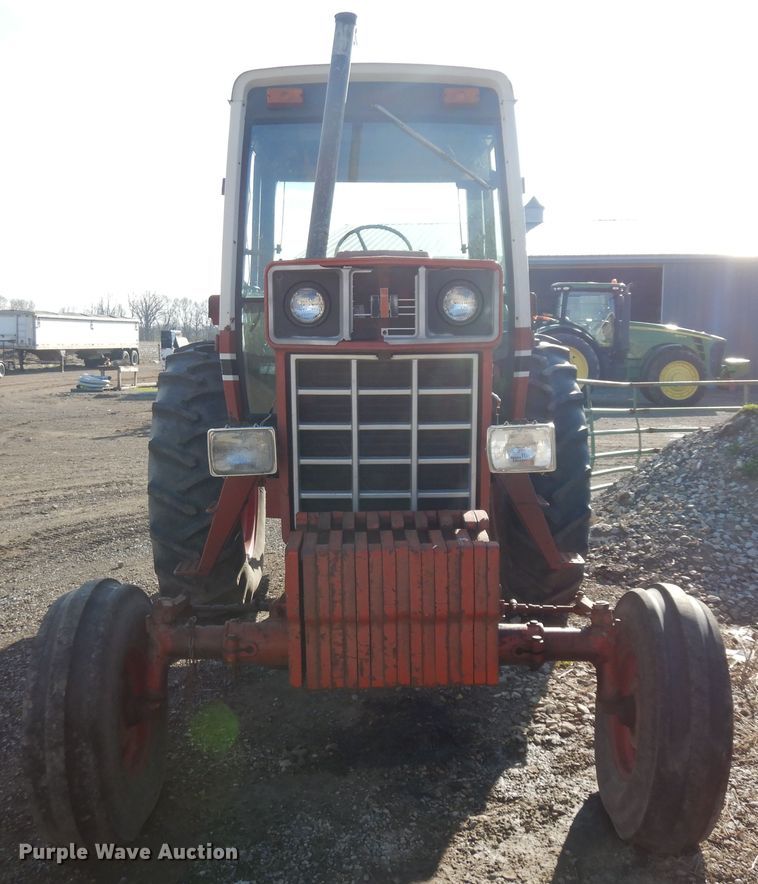 image for item IP9118 International 1086  tractor