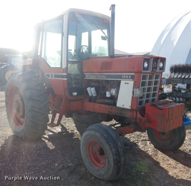 image for item IP9118 International 1086  tractor