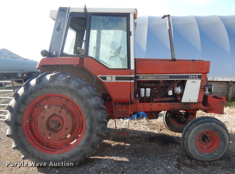 image for item IP9118 International 1086  tractor