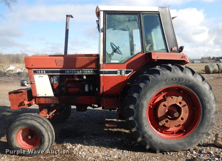 image for item IP9118 International 1086  tractor