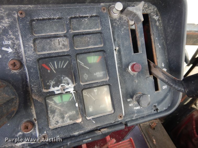 image for item IP9118 International 1086  tractor