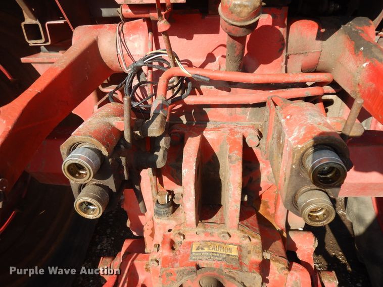 image for item IP9118 International 1086  tractor