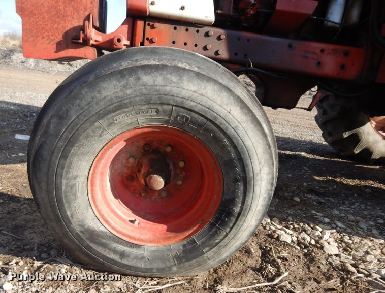 image for item IP9118 International 1086  tractor