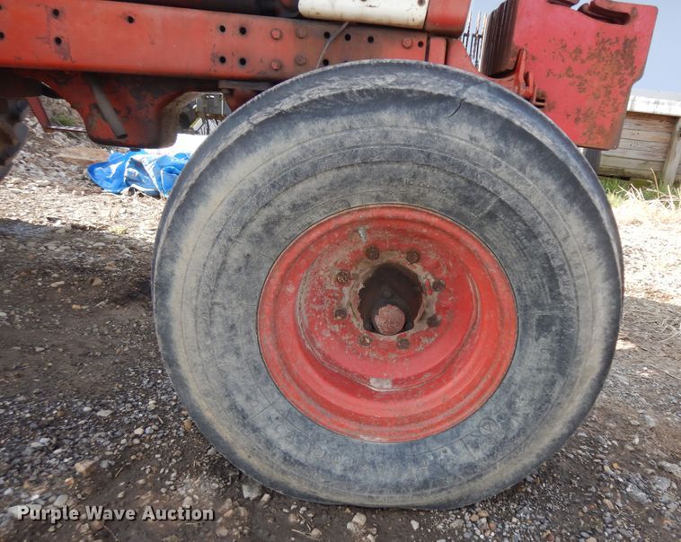 image for item IP9118 International 1086  tractor