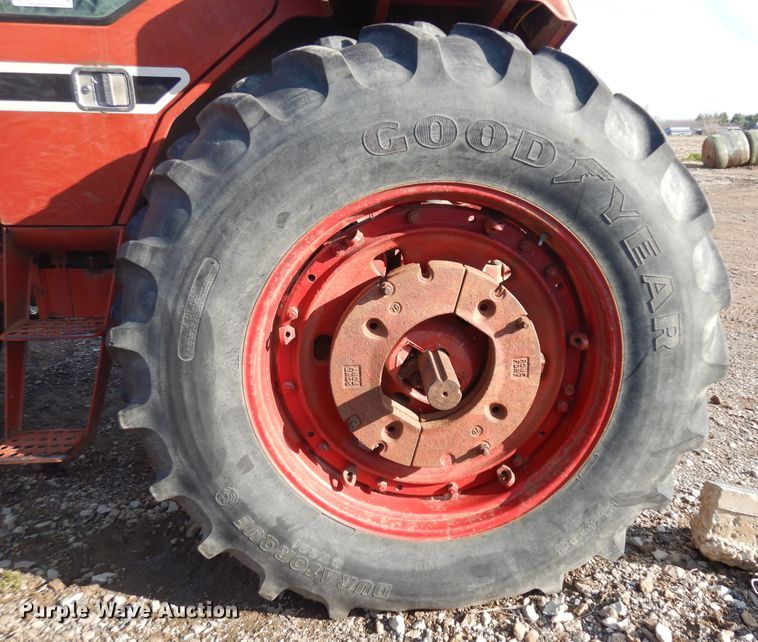 image for item IP9118 International 1086  tractor