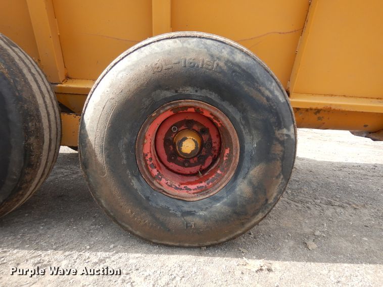 image for item IP9121 Knight 8024  manure spreader