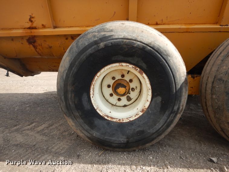 image for item IP9121 Knight 8024  manure spreader