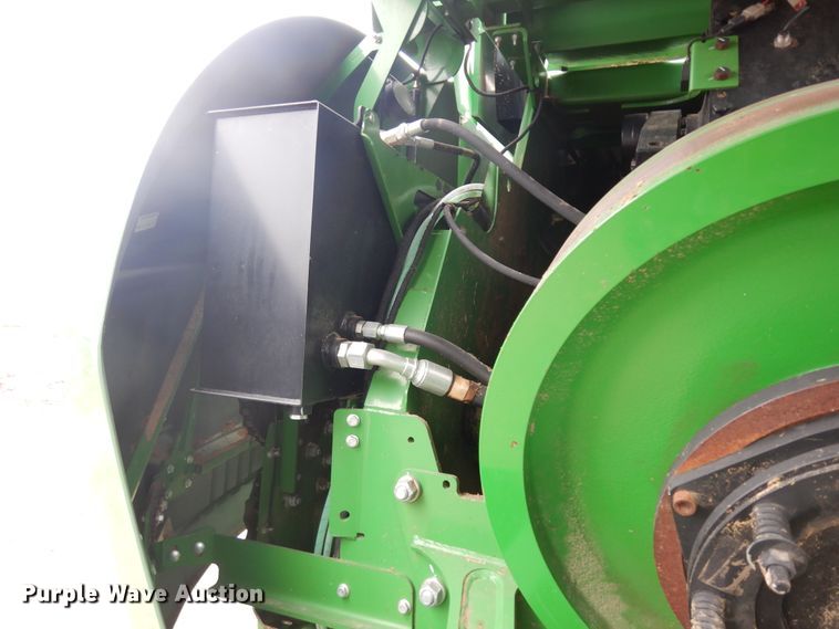 image for item IP9122 2016 John Deere L340  large square baler
