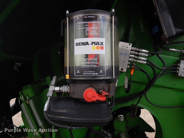 image for item IP9122 2016 John Deere L340  large square baler