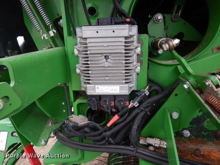 image for item IP9122 2016 John Deere L340  large square baler