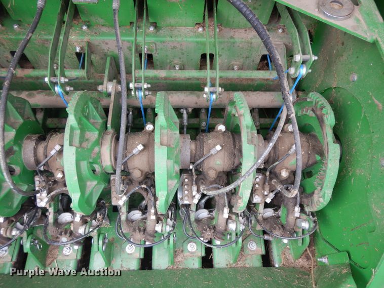 image for item IP9122 2016 John Deere L340  large square baler