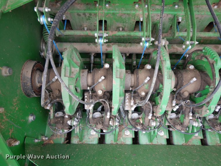 image for item IP9122 2016 John Deere L340  large square baler