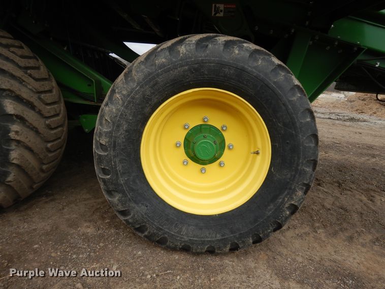 image for item IP9122 2016 John Deere L340  large square baler