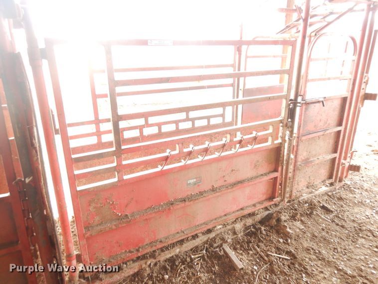 image for item IP9124 Strong Hold cattle chute