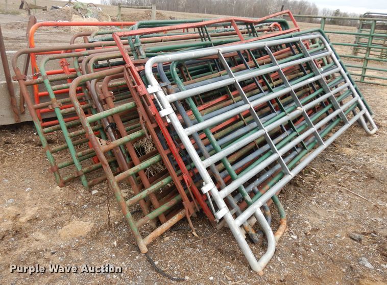 image for item IP9125 Approximately 30 livestock panels