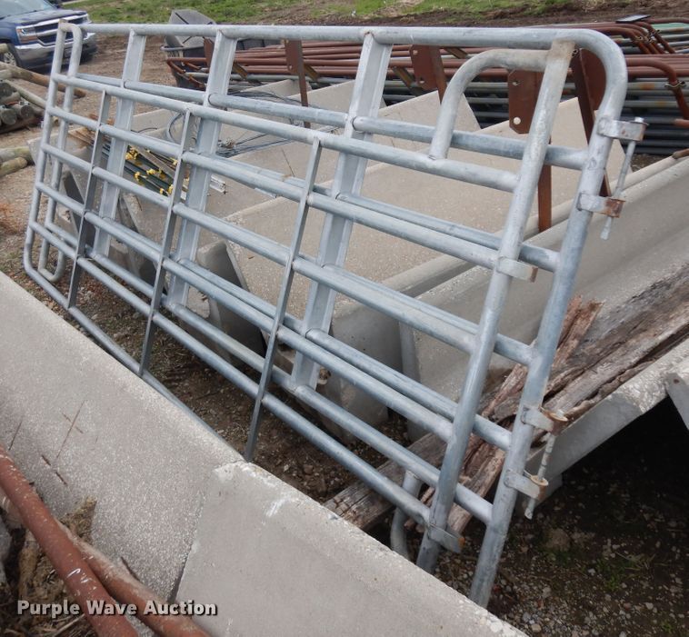 image for item IP9134 Approximately 8 livestock panels