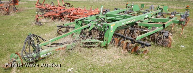 image for item IP9137 John Deere 2700  strip-till