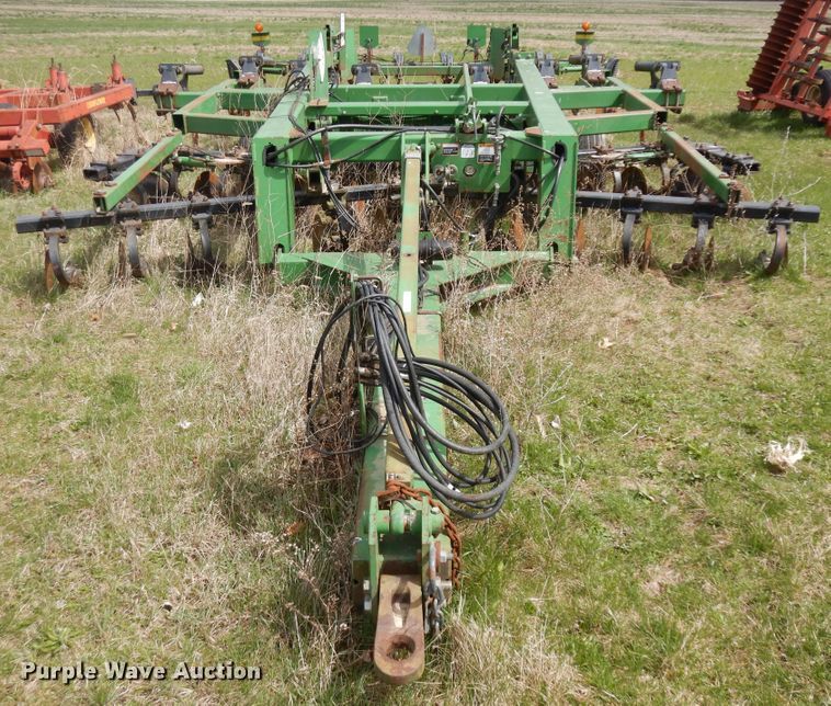 image for item IP9137 John Deere 2700  strip-till