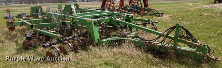 image for item IP9137 John Deere 2700  strip-till