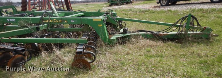 image for item IP9137 John Deere 2700  strip-till