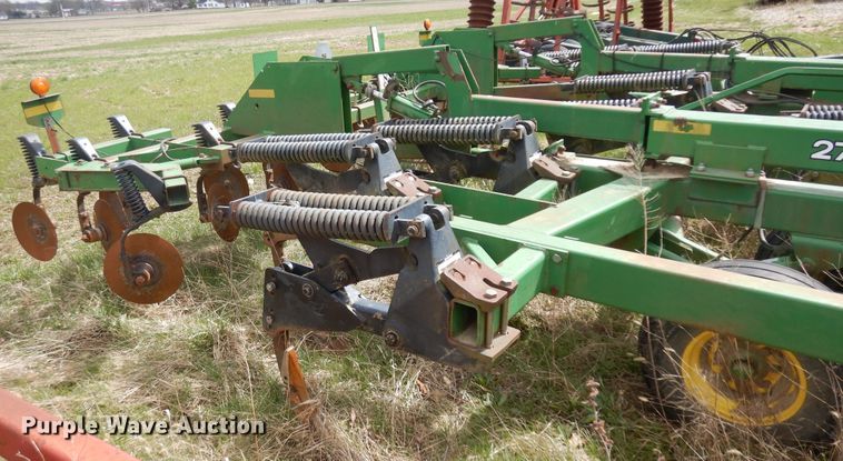 image for item IP9137 John Deere 2700  strip-till