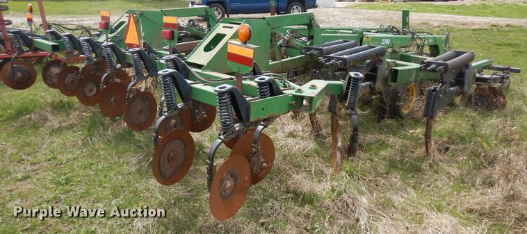 image for item IP9137 John Deere 2700  strip-till