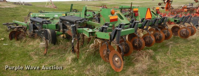 image for item IP9137 John Deere 2700  strip-till