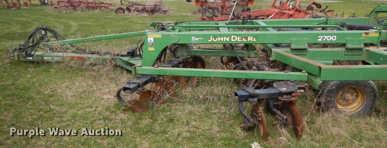 image for item IP9137 John Deere 2700  strip-till