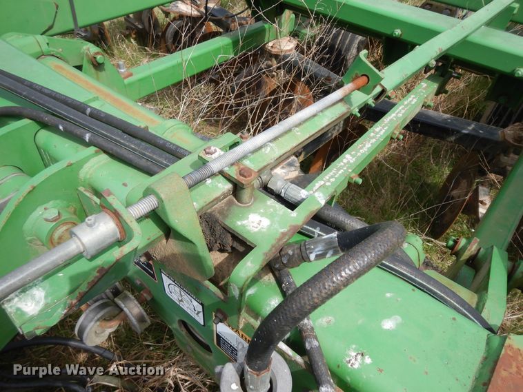 image for item IP9137 John Deere 2700  strip-till