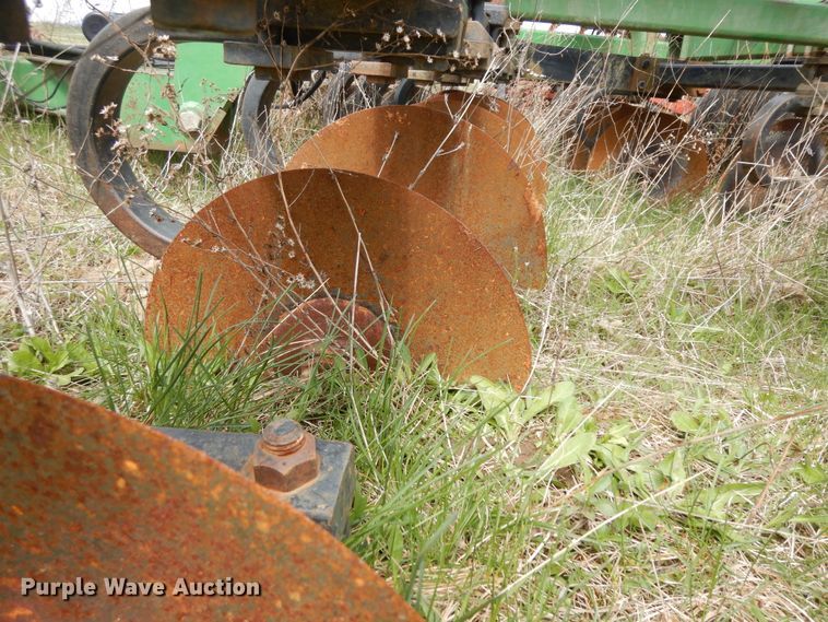 image for item IP9137 John Deere 2700  strip-till