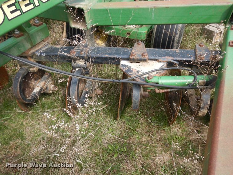 image for item IP9137 John Deere 2700  strip-till