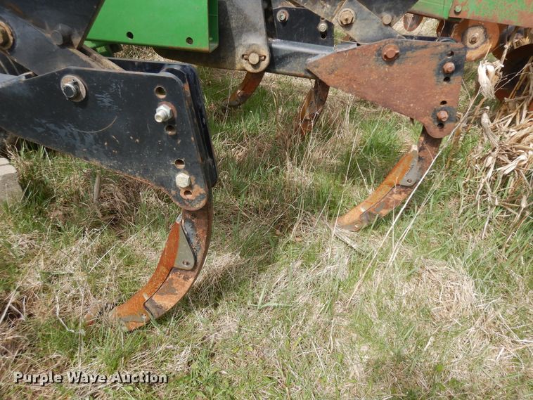 image for item IP9137 John Deere 2700  strip-till