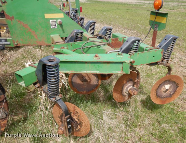 image for item IP9137 John Deere 2700  strip-till