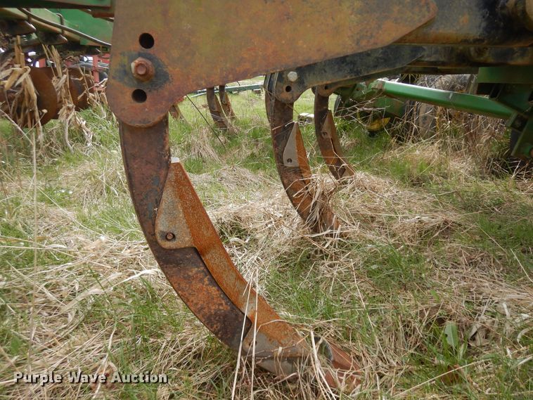 image for item IP9137 John Deere 2700  strip-till