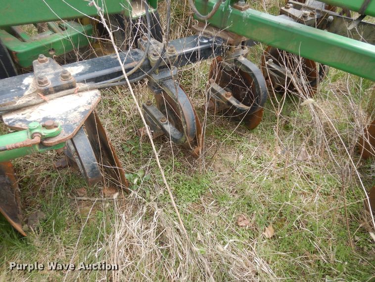 image for item IP9137 John Deere 2700  strip-till