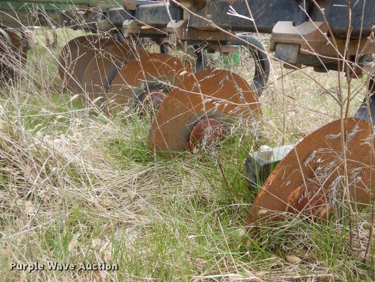 image for item IP9137 John Deere 2700  strip-till