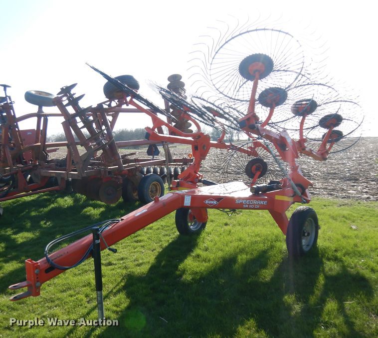image for item IP9149 Kuhn SR110 GII hay rake
