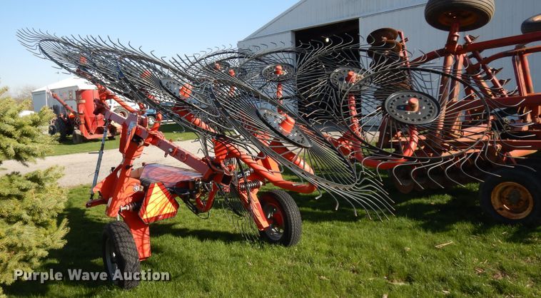 image for item IP9149 Kuhn SR110 GII hay rake