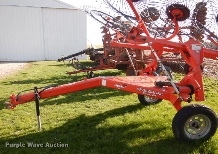 image for item IP9149 Kuhn SR110 GII hay rake