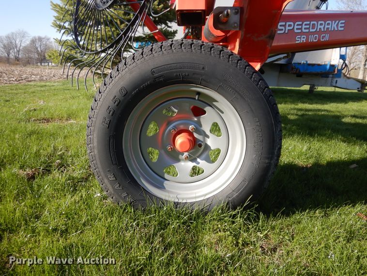 image for item IP9149 Kuhn SR110 GII hay rake