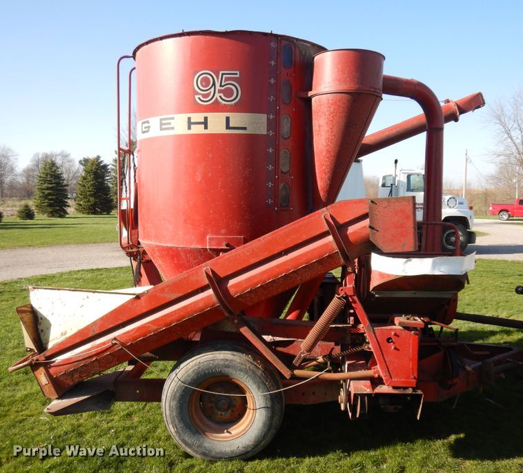 image for item IP9151 Gehl 95XD  feed mixer/grinder