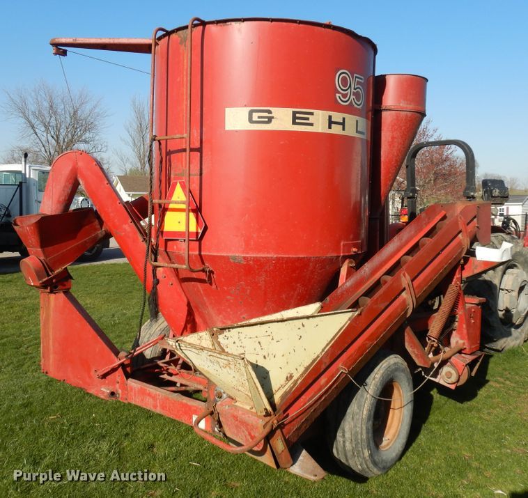 image for item IP9151 Gehl 95XD  feed mixer/grinder