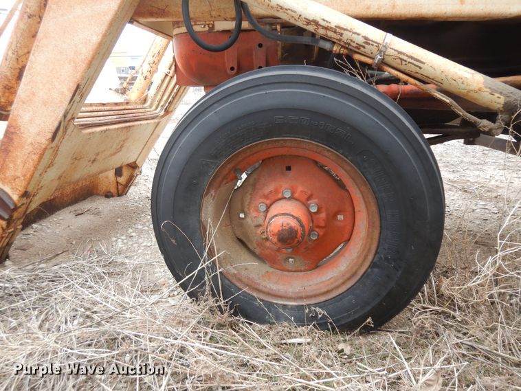 image for item IP9239 Case 830  tractor