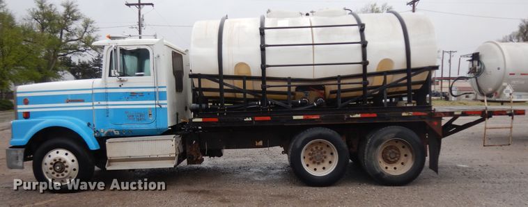 image for item IP9244 1990 International 9300  tank truck