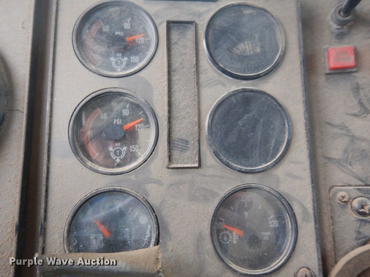 image for item IP9244 1990 International 9300  tank truck